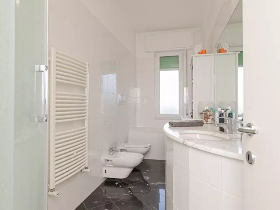 Immagine 39 di Bilocale in vendita  in Via Fratelli Gazzo a Genova