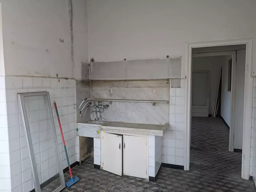 Immagine 10 di Bilocale in vendita  in Via Beata Chiara 18 a Genova