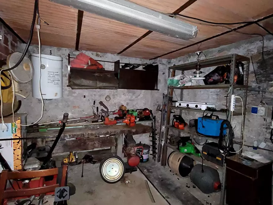 Immagine 46 di Pentalocale in vendita  in Via Campi 7 a Serra Riccò