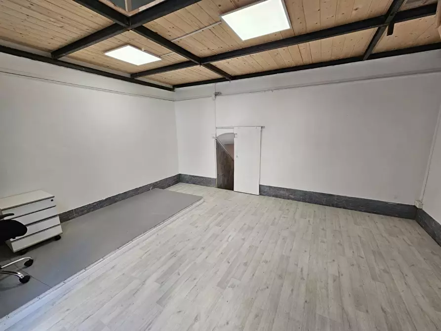 Immagine 4 di Locale commerciale in vendita  in Via Giovanni Tommaso Invrea 46 a Genova