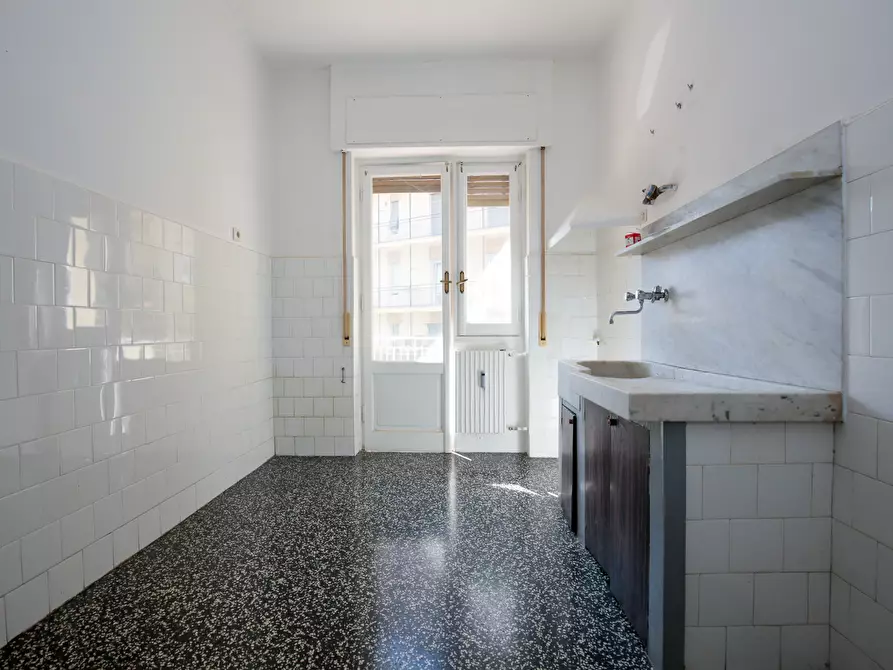 Immagine 6 di Pentalocale in vendita  in Via Paolo Anfossi 68c a Genova