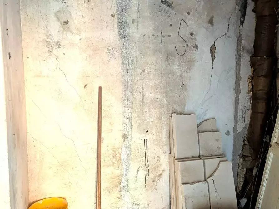 Immagine 36 di Bilocale in vendita  in Via Vittorio Veneto a Busalla