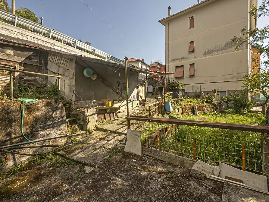 Immagine 28 di Pentalocale in vendita  in via Brodolini 13 a Sant'olcese