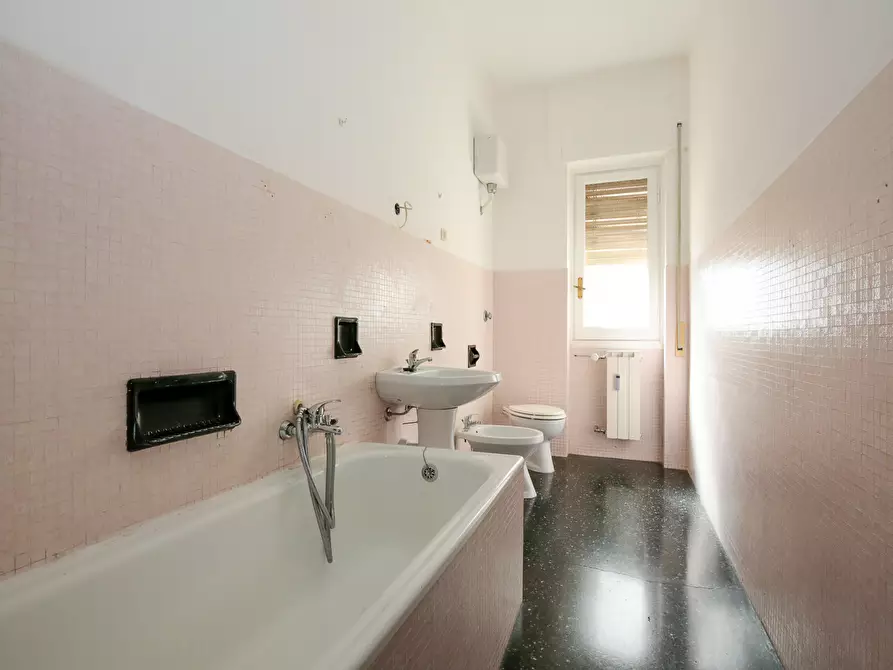 Immagine 19 di Pentalocale in vendita  in Via Paolo Anfossi 68c a Genova