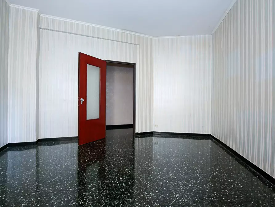 Immagine 5 di Pentalocale in vendita  in Via Paolo Anfossi 68c a Genova