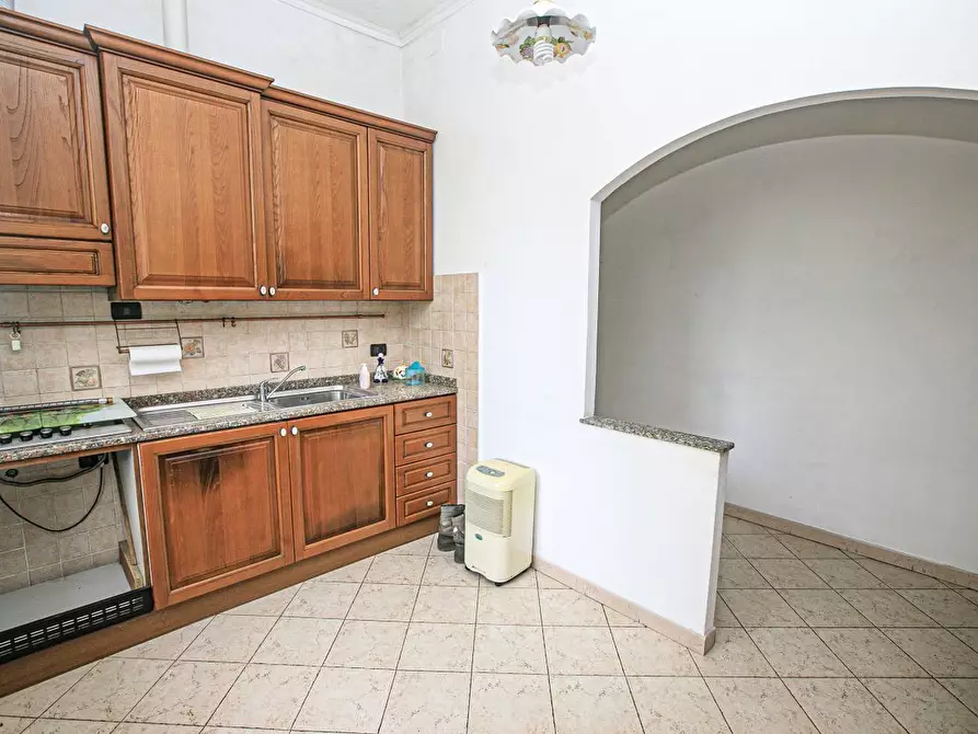 Immagine 12 di Bilocale in vendita  in Salita Castrofino a Genova