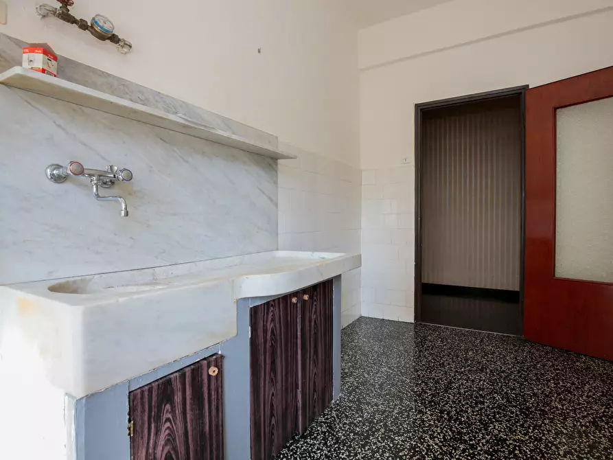 Immagine 11 di Pentalocale in vendita  in Via Paolo Anfossi 68c a Genova