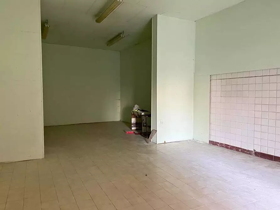 Immagine 7 di Locale commerciale in vendita  a Monte Argentario