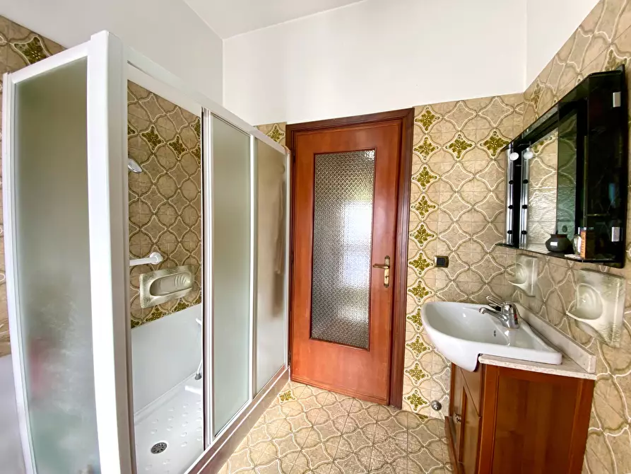 Immagine 9 di Villa in vendita  in via bricco broncio a Serravalle Langhe