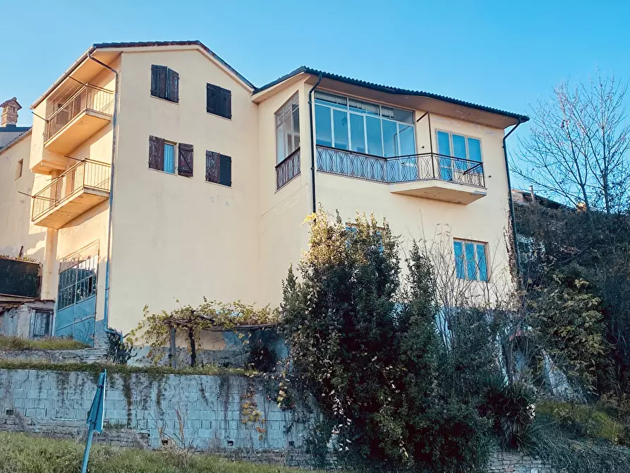 Immagine 1 di Porzione di casa in vendita  in Via G. Tibaldi 49 a Serravalle Langhe