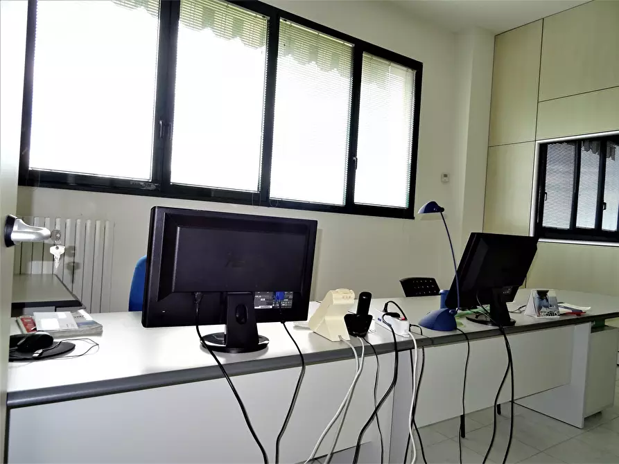 Immagine 4 di Ufficio in vendita  a Senigallia