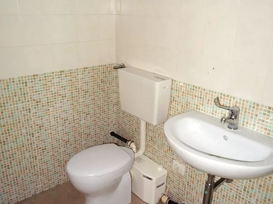 Immagine 18 di Ufficio in vendita  a Senigallia