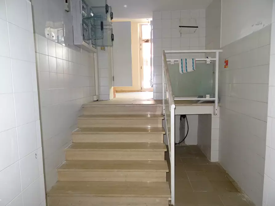 Immagine 6 di Locale commerciale in vendita  a Senigallia