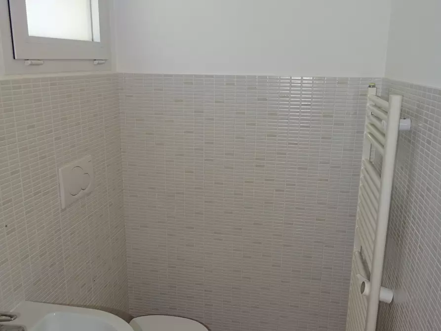 Immagine 9 di Ufficio in vendita  a Senigallia