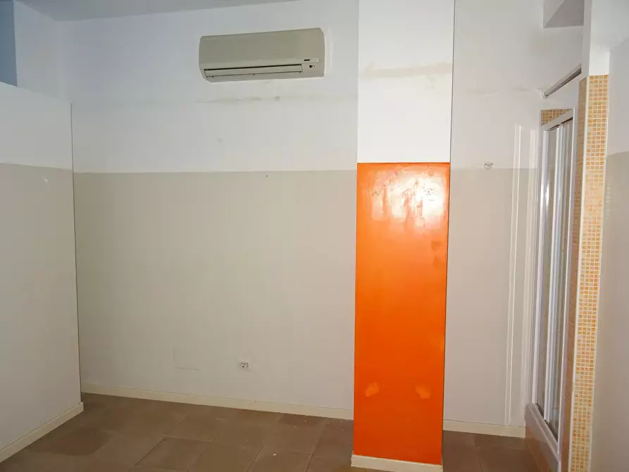 Immagine 21 di Ufficio in vendita  a Senigallia