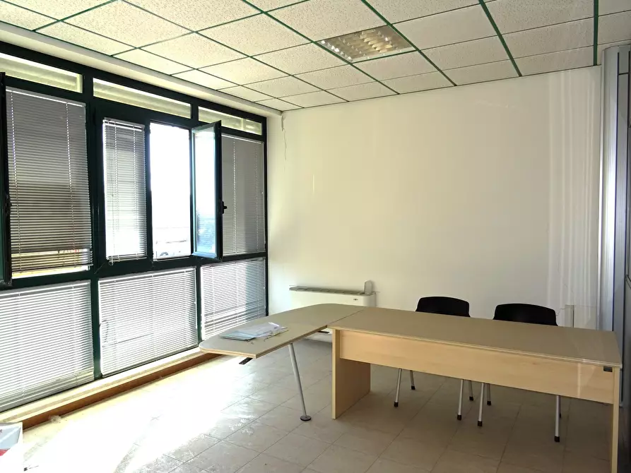 Immagine 9 di Ufficio in vendita  a Senigallia