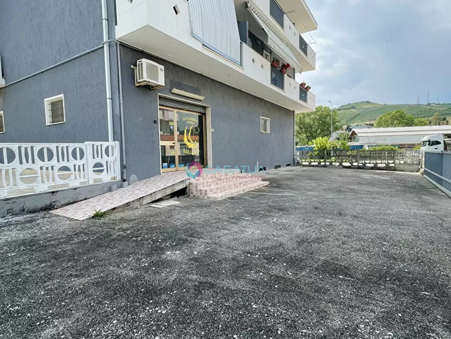 Immagine 3 di Locale commerciale in vendita  a Pineto