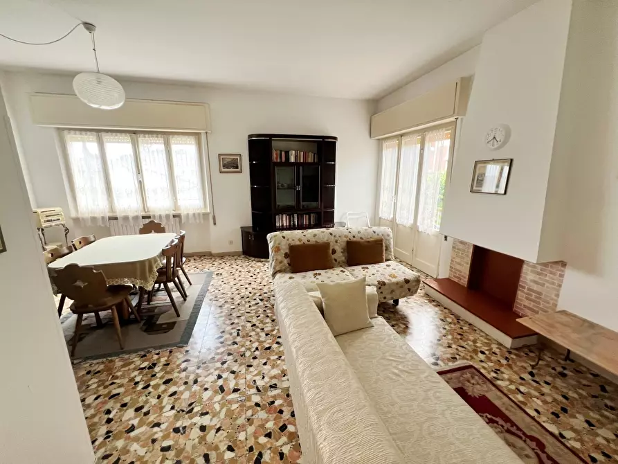 Immagine 4 di Casa trifamiliare in vendita  a Massa