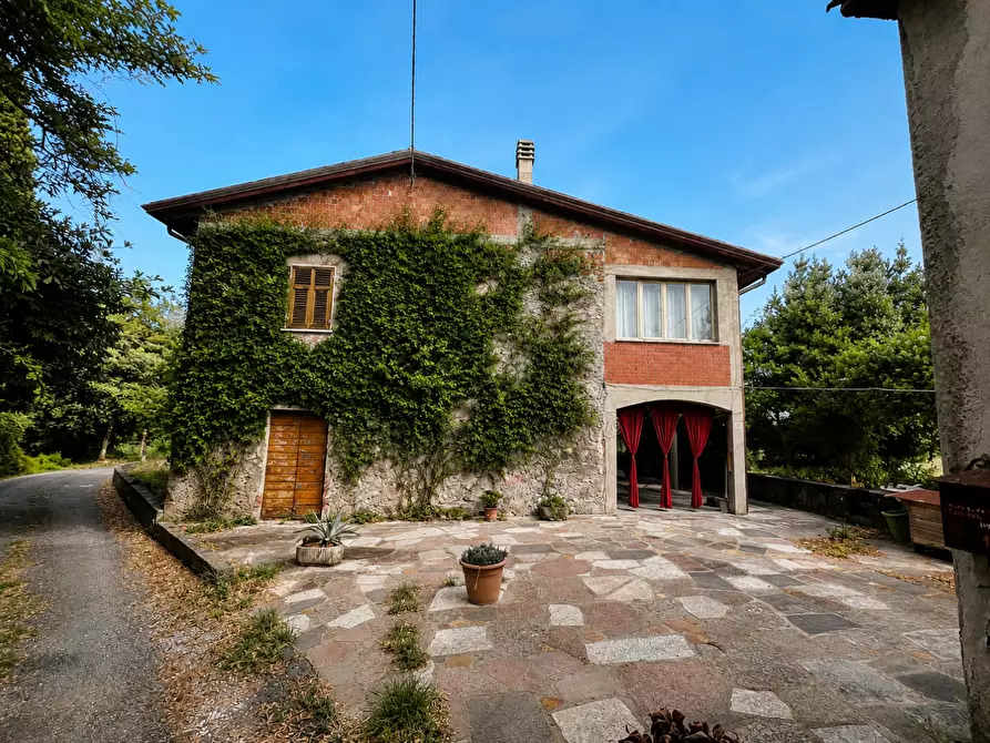 Immagine 3 di Casa bifamiliare in vendita  in Via Palvotrisia 65 a Castelnuovo Magra