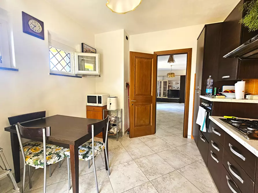 Immagine 7 di Villa in vendita  a Sarzana