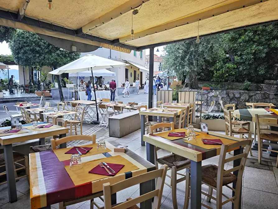 Immagine 38 di Locale commerciale in vendita  in Località Fiascherino 7 a Lerici