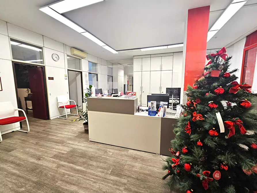 Immagine 2 di Pentalocale in vendita  a Sarzana