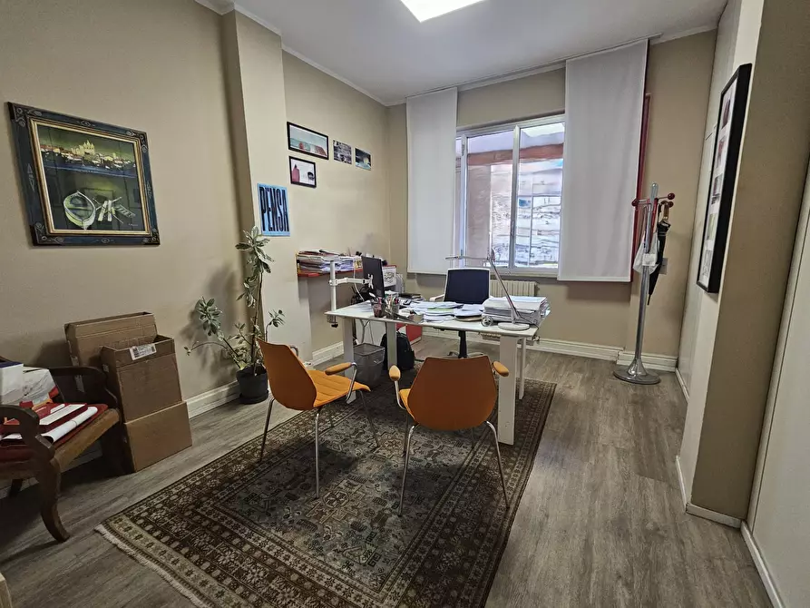 Immagine 8 di Pentalocale in vendita  a Sarzana