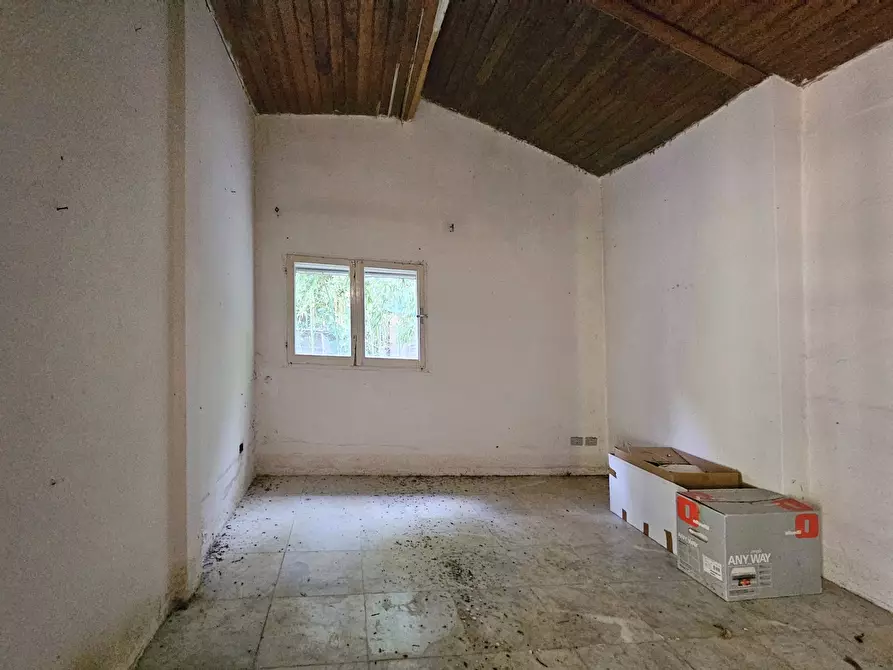 Immagine 13 di Rustico / casale in vendita  a Ameglia