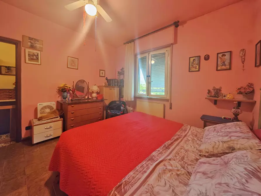 Immagine 39 di Quadrilocale in vendita  in Via Antonio Gramsci 31 a Ortonovo