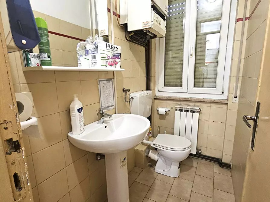 Immagine 11 di Pentalocale in vendita  a Sarzana