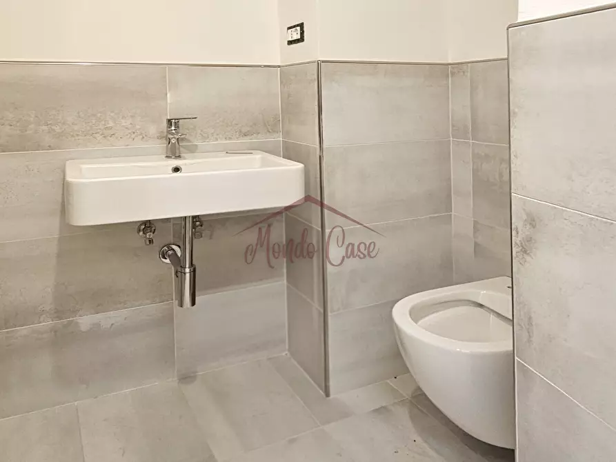 Immagine 19 di Trilocale in vendita  in Piazza Giacomo Matteotti 29 a Sarzana