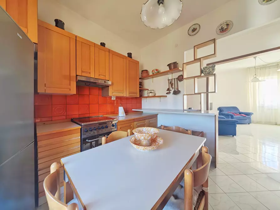 Immagine 15 di Quadrilocale in vendita  in Piazza Giacomo Matteotti 8 a Sarzana