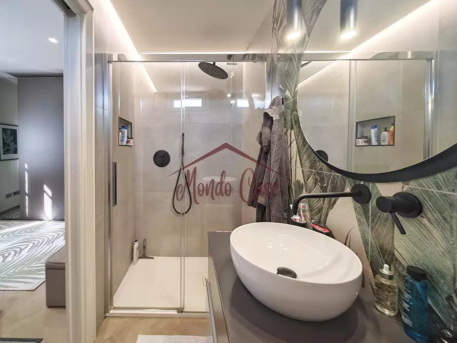 Immagine 43 di Attico in vendita  in Via Bertoloni 2 a Sarzana