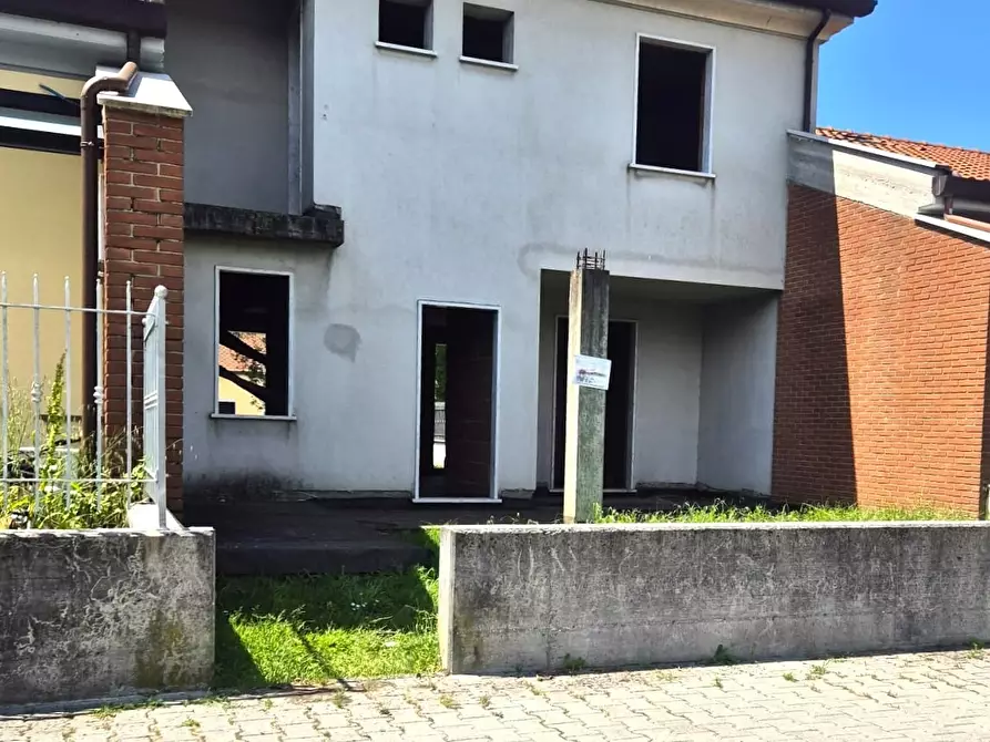 Immagine 3 di Villetta a schiera in vendita  in Via Bozzi 103 a Ortonovo