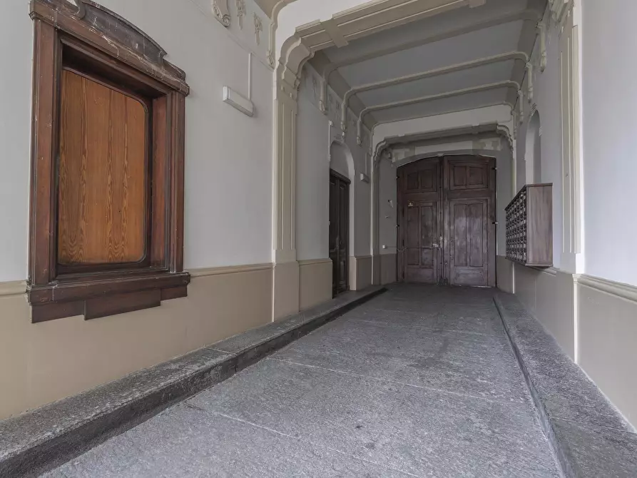 Immagine 4 di Pentalocale in vendita  in Via Michele Buniva 4 a Torino