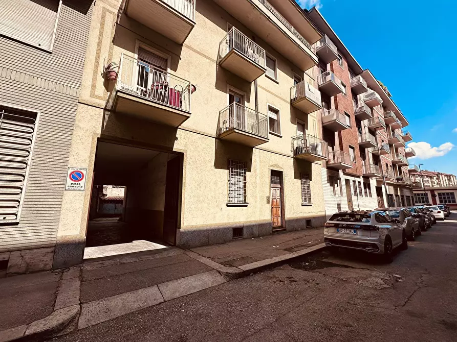 Immagine 1 di Garage in vendita  in Via Beinasco 4 a Torino