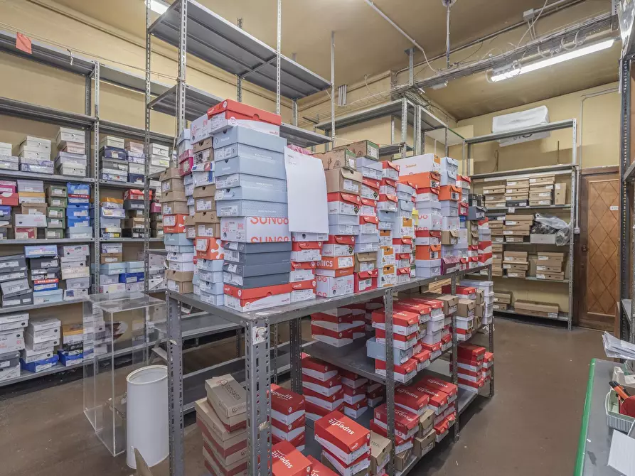 Immagine 17 di Attività commerciale in affitto  in Via Antonio Gramsci 15 a Torino