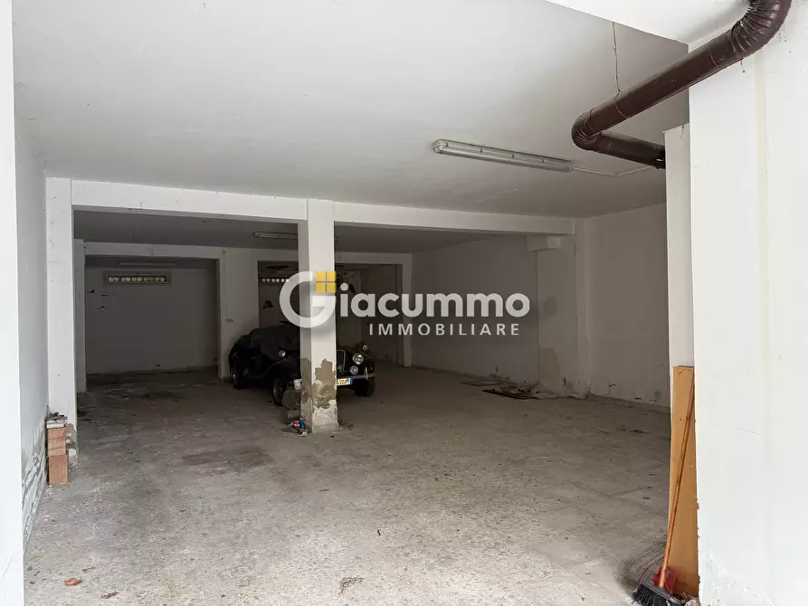 Immagine 3 di Magazzino in vendita  in Piazzale Aldo Moro 15 a Potenza