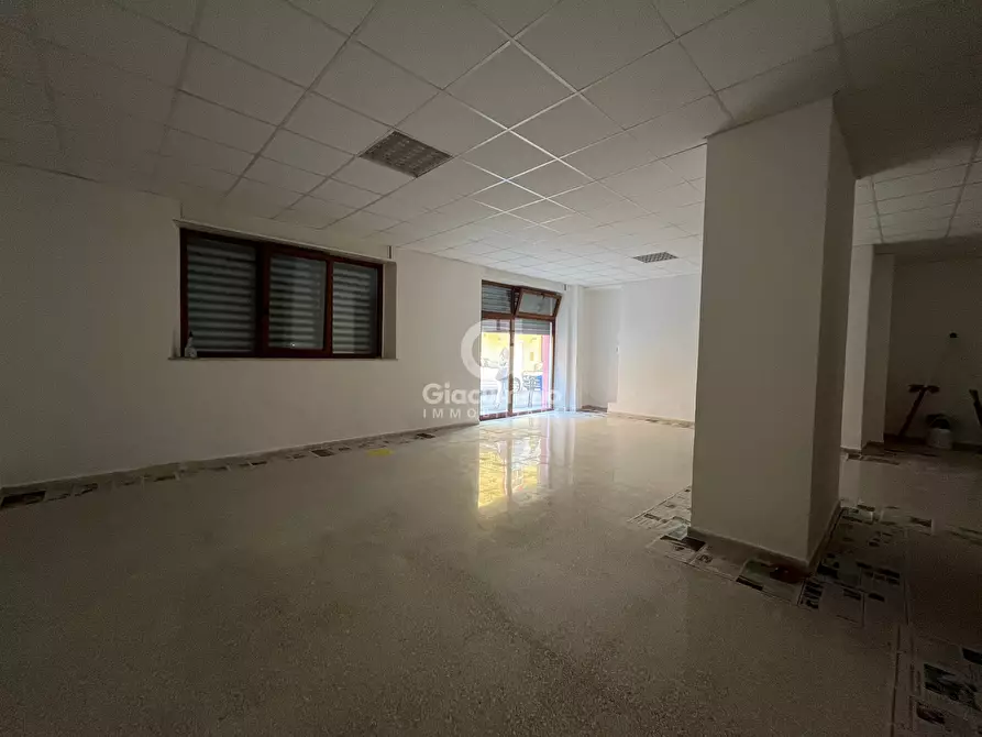 Immagine 6 di Locale commerciale in vendita  in Via Carlo Armellini 6 a Potenza