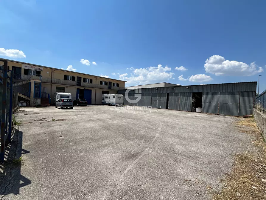 Immagine 2 di Capannone industriale in vendita  a Tito