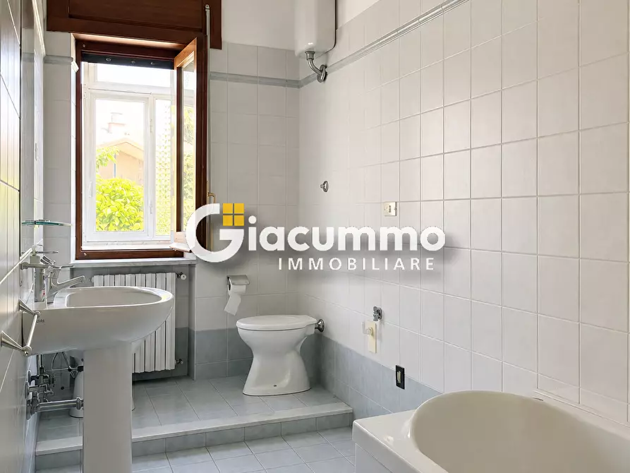 Immagine 14 di Pentalocale in vendita  in Via Genova 12 a Potenza