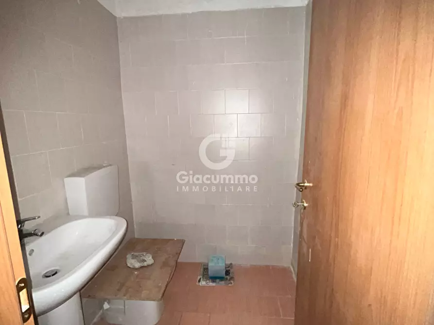 Immagine 10 di Locale commerciale in vendita  in Via Carlo Armellini 6 a Potenza