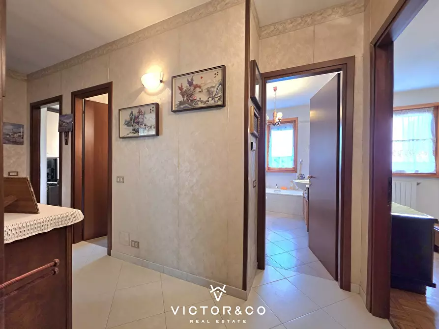 Immagine 15 di Quadrilocale in vendita  in Piazza Nobili de Toma 9 a Omegna