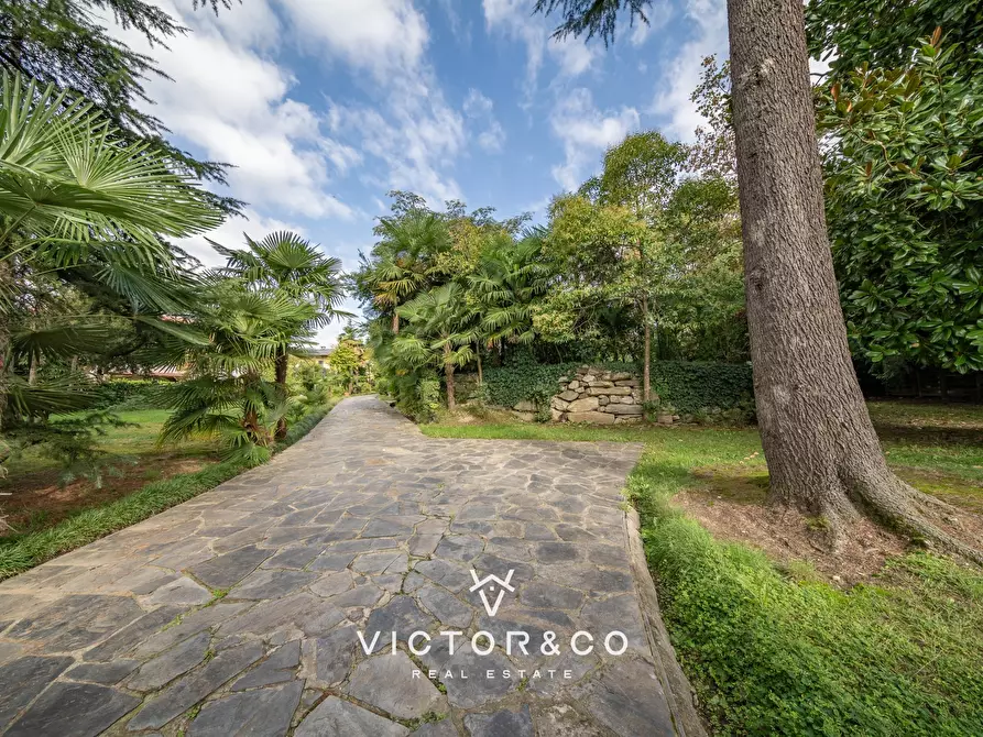 Immagine 2 di Villa in vendita  in Viale Parco Mazza sn a Oleggio