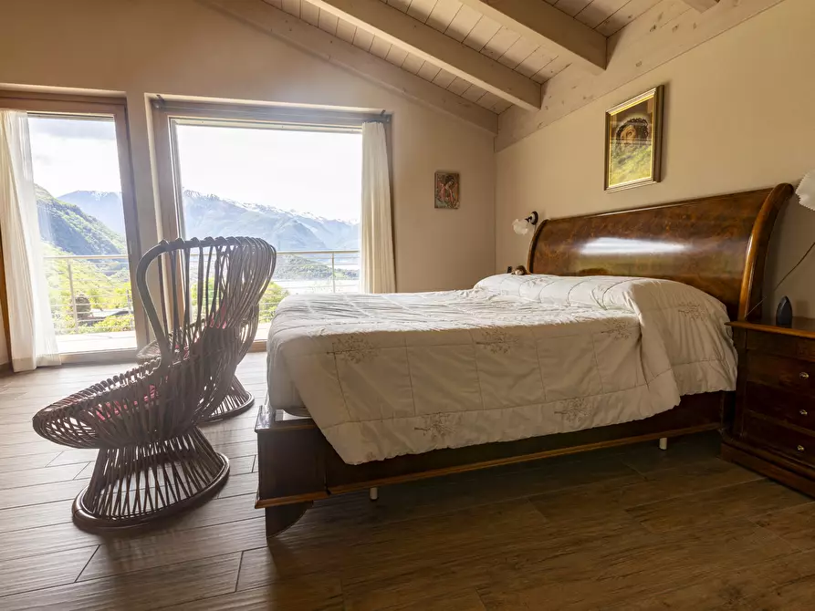 Immagine 31 di Villa in vendita  in Via Colombèe 11 a Colico