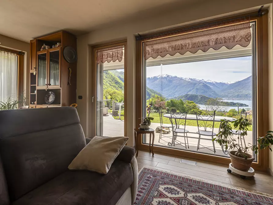 Immagine 48 di Villa in vendita  in Via Colombèe 11 a Colico