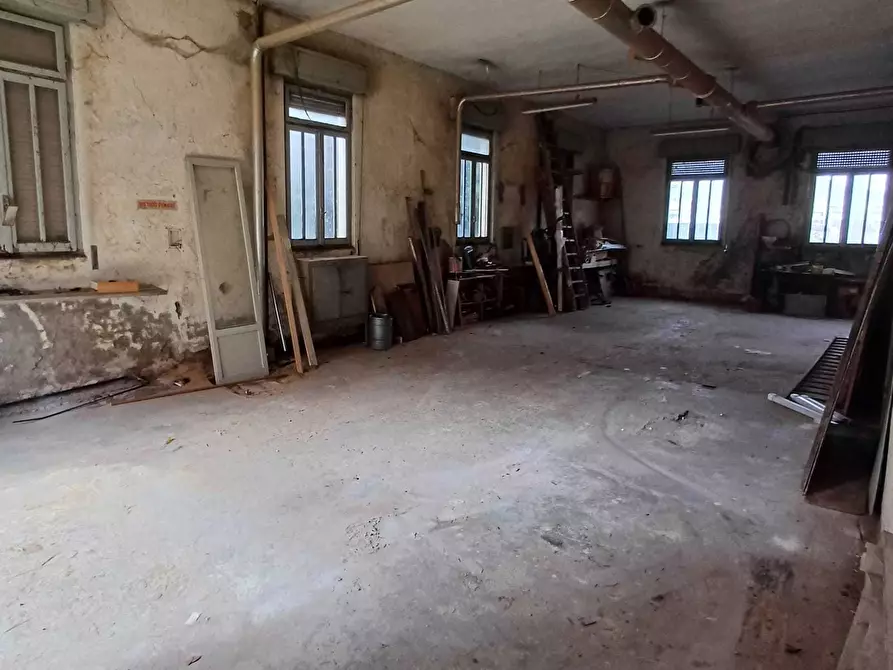 Immagine 5 di Locale commerciale in vendita  a Fornovo Di Taro