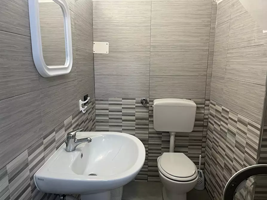 Immagine 19 di Porzione di casa in affitto  a Foggia