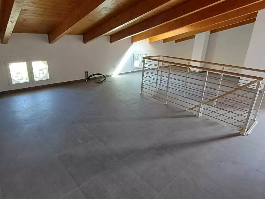 Immagine 32 di Trilocale in vendita  a Medesano