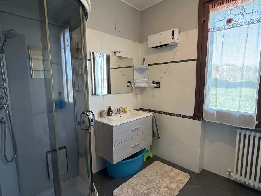 Immagine 13 di Quadrilocale in vendita  a Varano De' Melegari